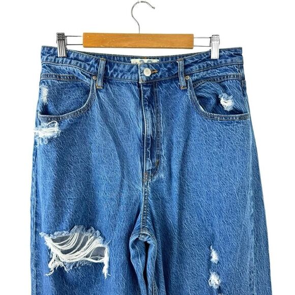 We The Free CRVY Destructed Straight-Leg Jeans Wide Leg Baggy Size 32 Blue Denim - Picture 3 of 16